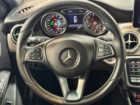 Used 2018 Mercedes-Benz GLA 250 4MATIC image 32