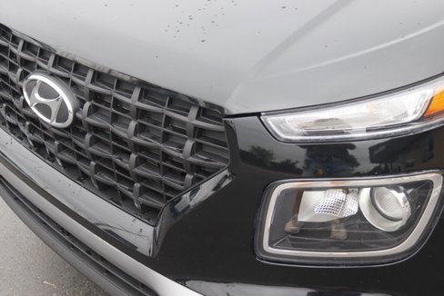 Certified 2022 Hyundai Venue SE image 10