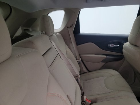 Used 2019 Jeep Cherokee Latitude w/ Cold Weather Group image 19