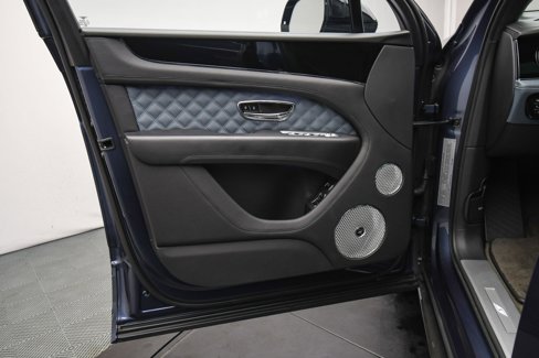 Used 2022 Bentley Bentayga image 44