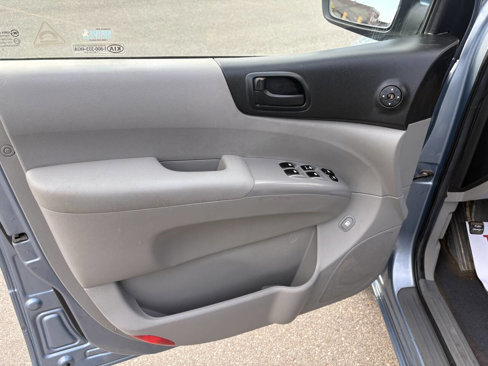 Used 2010 Kia Sedona image 24