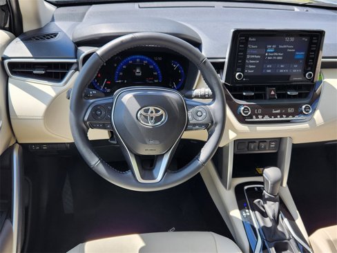 Used 2022 Toyota Corolla Cross XLE image 9