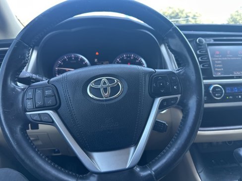 Used 2017 Toyota Highlander XLE image 9