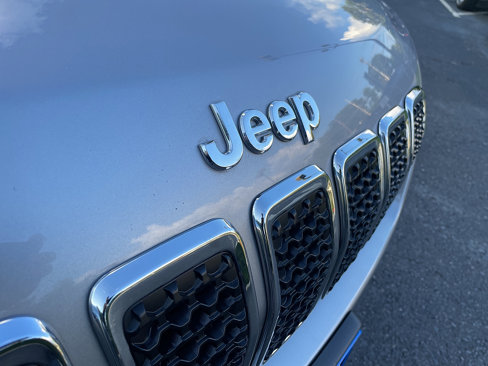 Used 2019 Jeep Cherokee Limited image 16