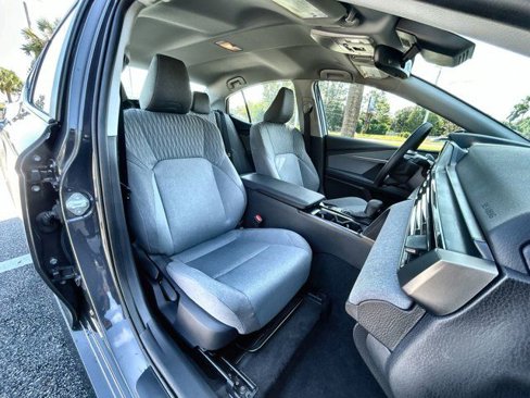 Used 2025 Toyota Camry LE image 28
