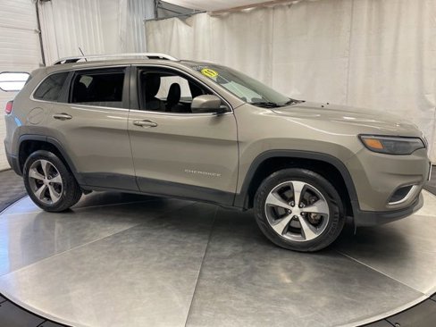Used 2019 Jeep Cherokee Limited image 8