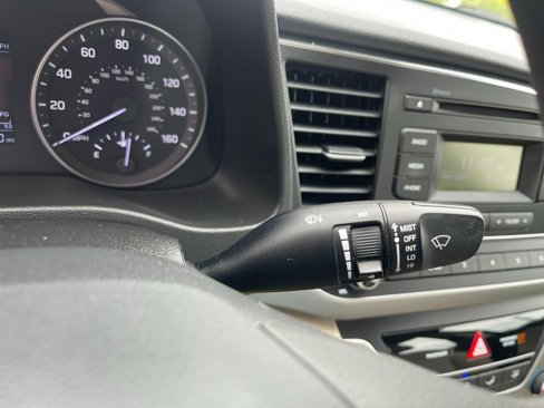Used 2018 Hyundai Elantra SE image 22