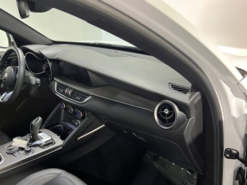 Used 2022 Alfa Romeo Stelvio Ti image 40