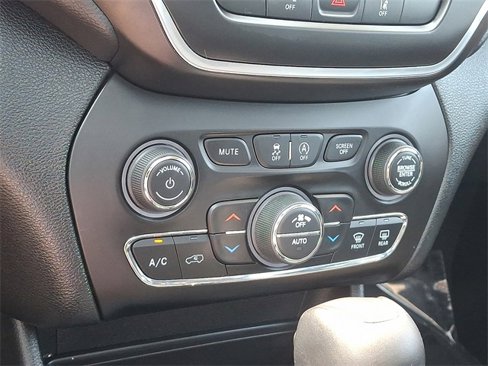 Used 2022 Jeep Cherokee Latitude Lux w/ Sun & Sound Group image 17
