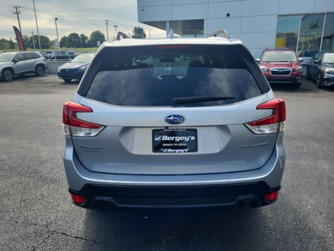 Used 2021 Subaru Forester Premium image 4