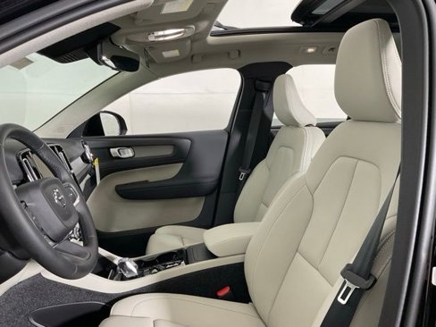 New 2025 Volvo XC40 B5 Plus w/ Protection Package Premier image 32