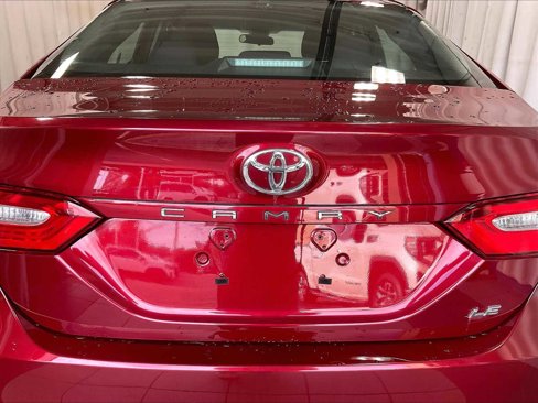 Used 2018 Toyota Camry LE image 28