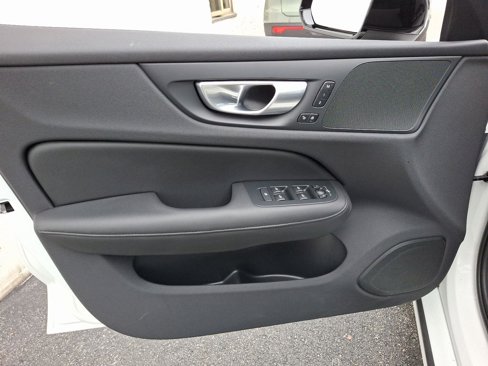 Certified 2025 Volvo S60 B5 Core image 13