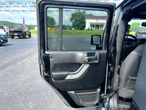 Used 2016 Jeep Wrangler Unlimited Sahara w/ Connectivity Group image 18