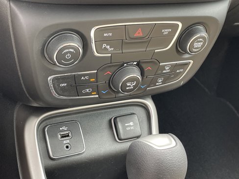 Used 2018 Jeep Compass Sport w/ Tech Group image 8