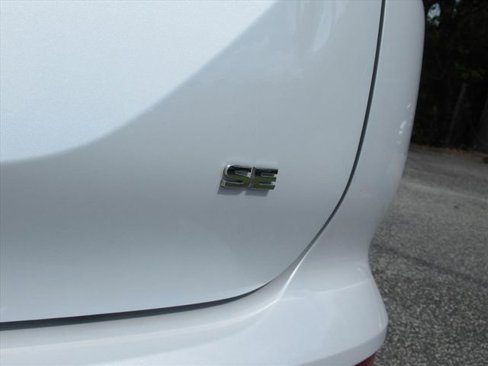 Used 2022 Mitsubishi Outlander SE image 8