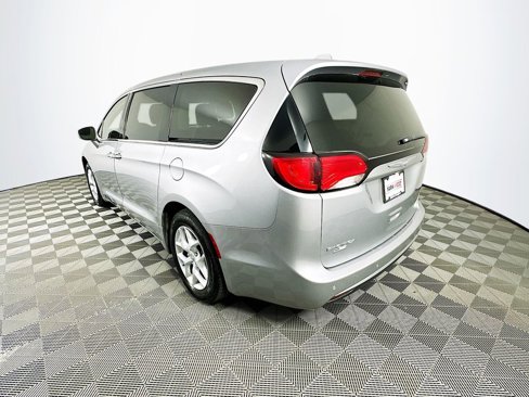 Certified 2018 Chrysler Pacifica Touring Plus w/ Tire & Wheel Group image 8