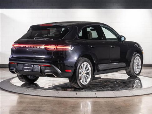 Used 2025 Porsche Macan image 8