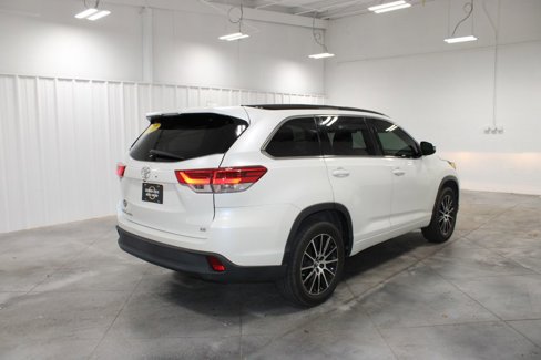 Used 2017 Toyota Highlander SE image 8