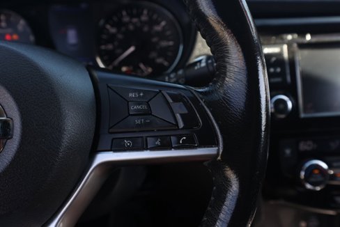 Used 2018 Nissan Rogue SV image 27