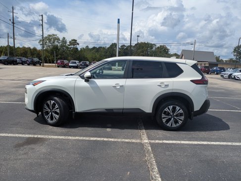 Used 2023 Nissan Rogue SV image 2