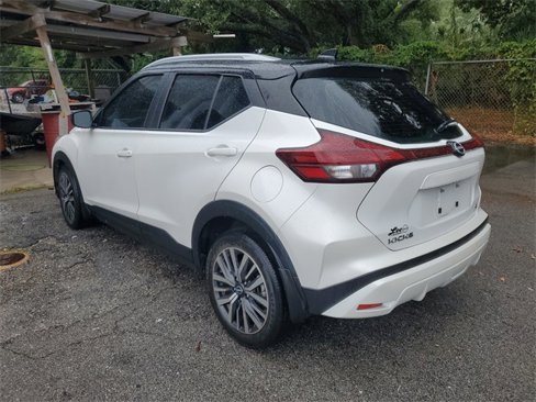 Certified 2022 Nissan Kicks SV image 3