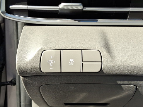 Used 2024 Hyundai Elantra SEL image 25