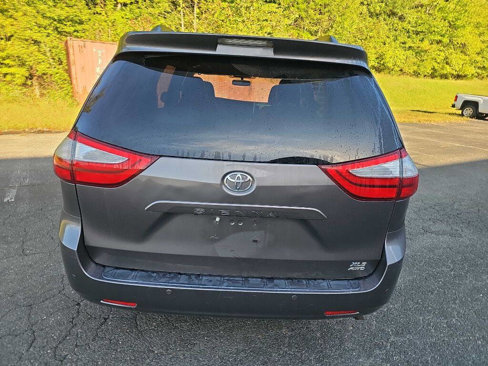 Used 2016 Toyota Sienna XLE Premium image 5