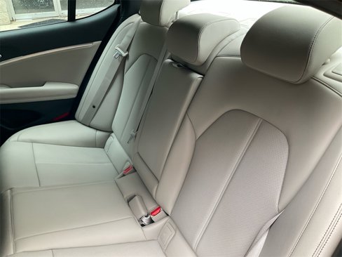 Used 2023 Genesis G70 2.0T image 13