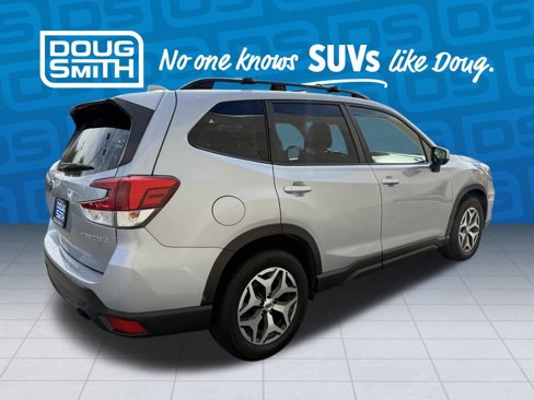 Used 2021 Subaru Forester Premium image 4