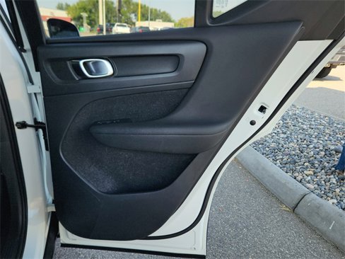 Used 2020 Volvo XC40 T5 R-Design image 22