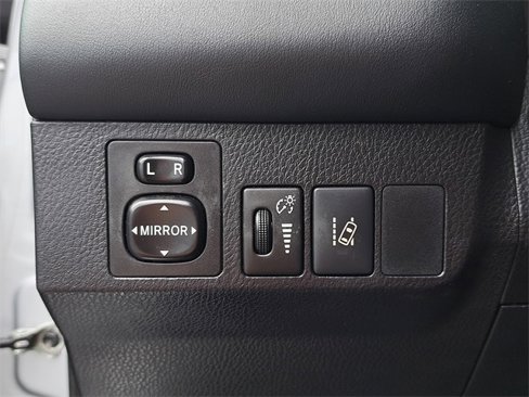 Used 2016 Toyota RAV4 Limited image 6