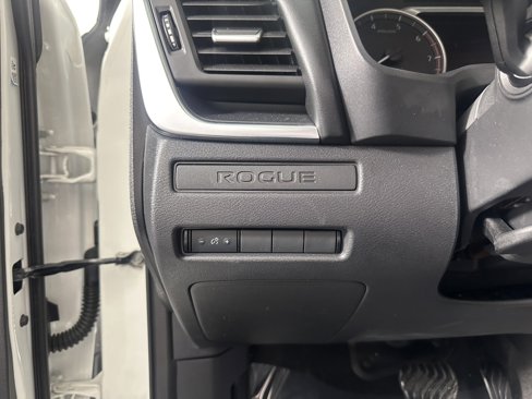 Used 2022 Nissan Rogue S image 28