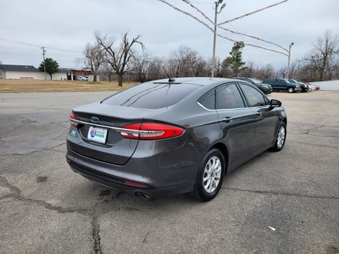 Used 2017 Ford Fusion SE image 5
