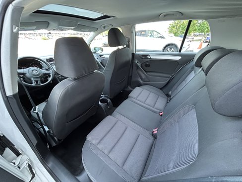 Used 2010 Volkswagen Golf 4-Door image 7