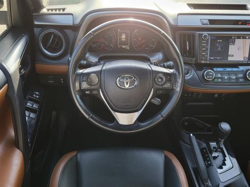 Used 2018 Toyota RAV4 SE image 18