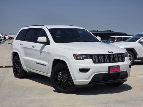 Used 2021 Jeep Grand Cherokee Laredo X image 3