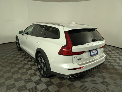 Used 2020 Volvo V60 T5 Cross Country w/ Protection Package Premier image 4