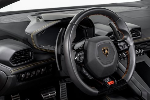 Used 2022 Lamborghini Huracan EVO image 13
