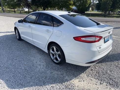Used 2016 Ford Fusion SE image 4
