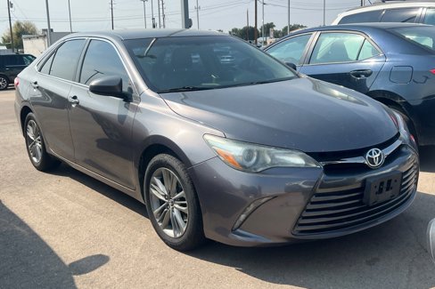 Used 2017 Toyota Camry SE image 2