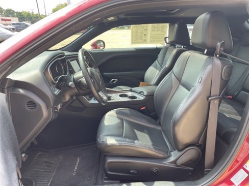 Used 2017 Dodge Challenger SXT Plus image 8