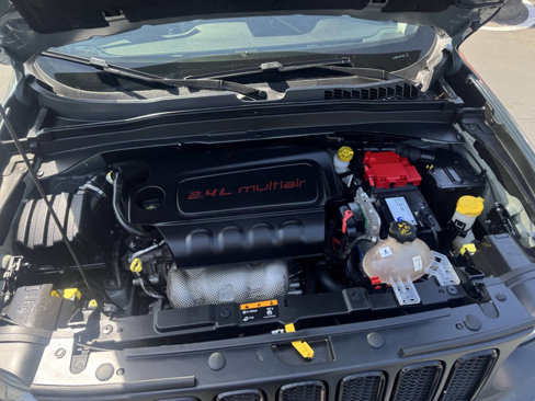 Used 2018 Jeep Renegade Altitude w/ UConnect 8.4 Nav Group image 8