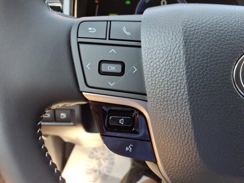 New 2025 Toyota Camry SE image 18