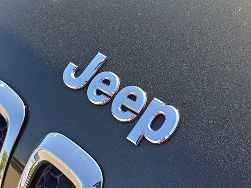 Used 2016 Jeep Cherokee Sport image 27