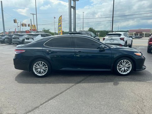 Used 2019 Toyota Camry XLE image 6