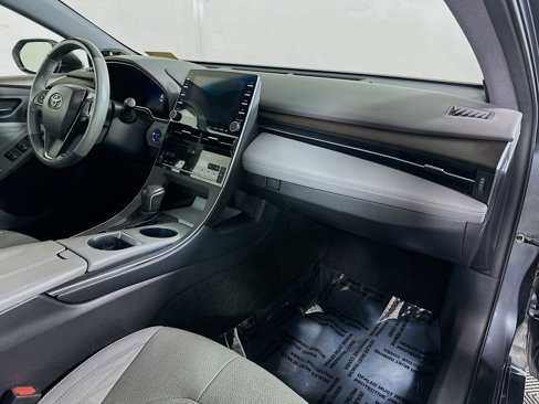 Used 2019 Toyota Avalon Limited image 29