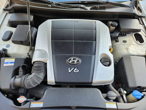 Used 2011 Hyundai Genesis 3.8 image 11