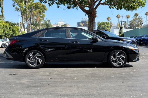 Used 2025 Hyundai Elantra SEL image 3