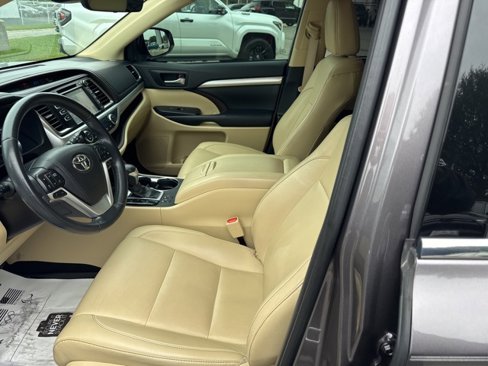 Used 2019 Toyota Highlander XLE image 13